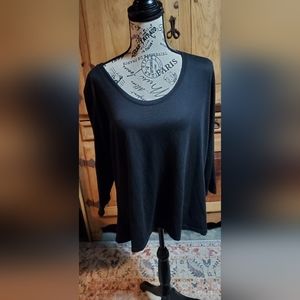 Jennifer Lauren plus black round neck tunic quarter length sleeves. Size 2X.